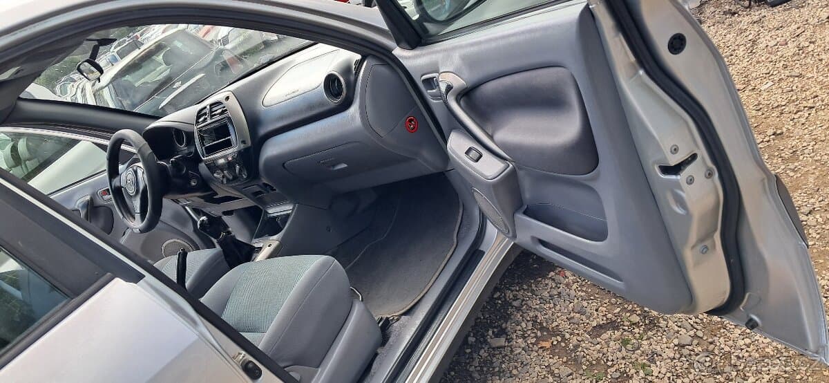 2001 Toyota RAV4 - 8