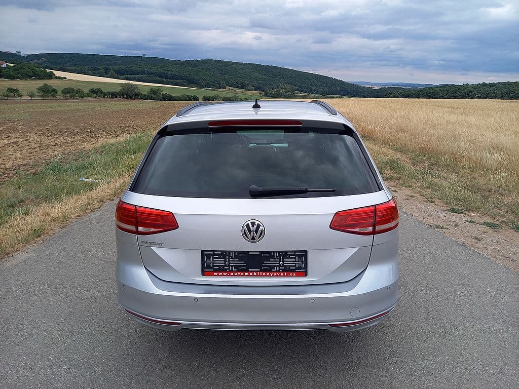 2019 Volkswagen PASSAT - 8