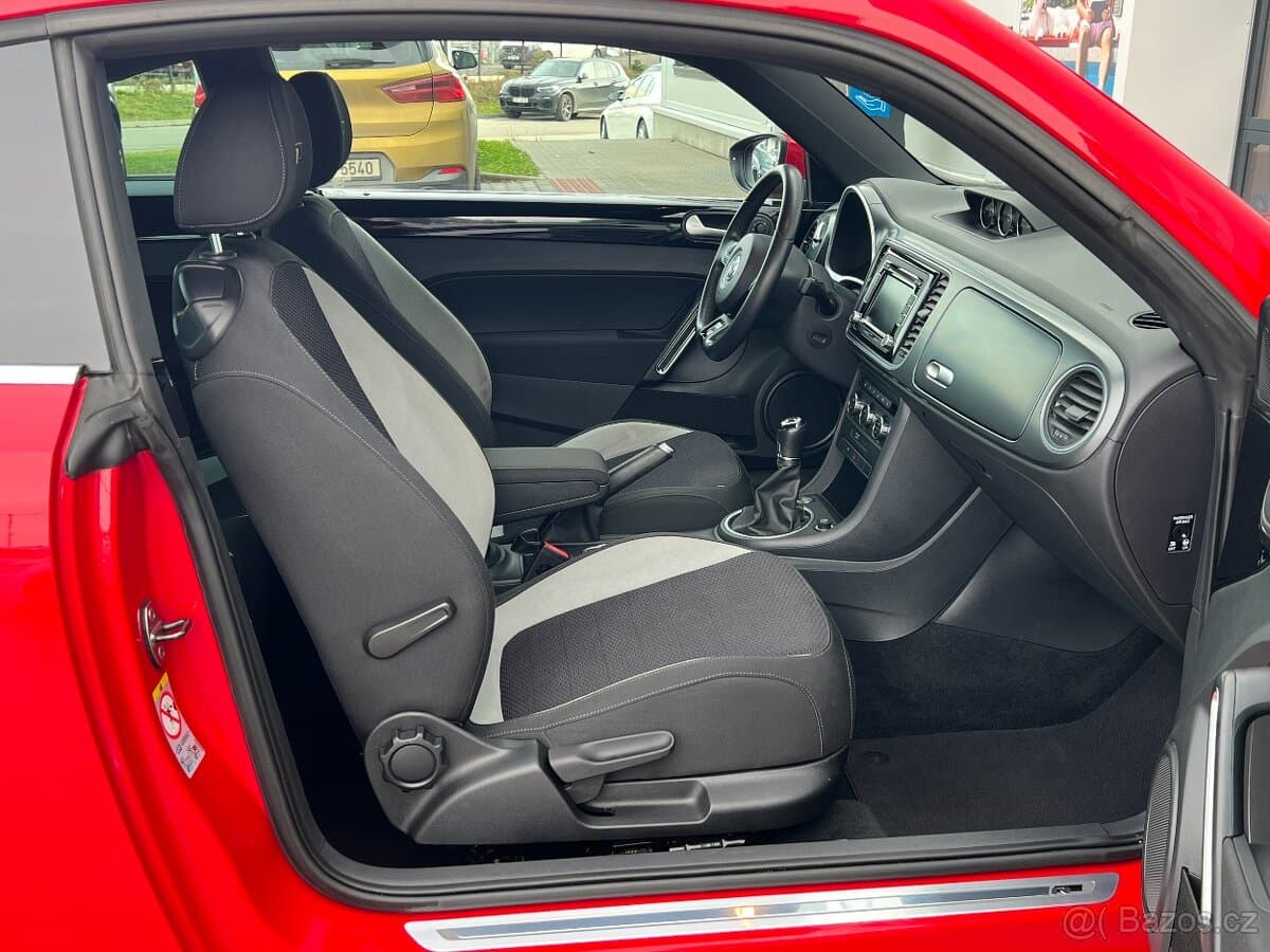 2015 Volkswagen BEETLE - 8