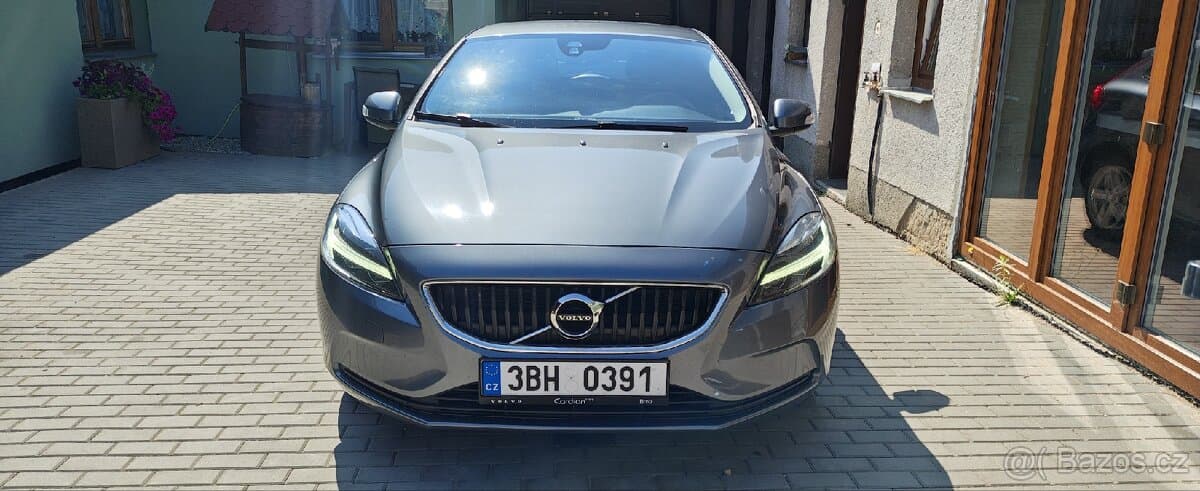 2018 Volvo V40 - 8