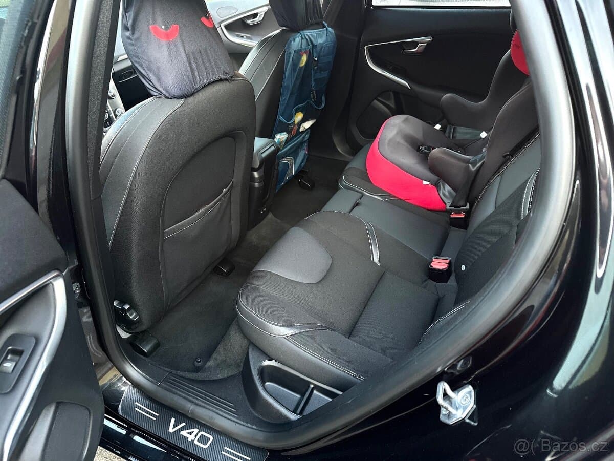 2016 Volvo V40 - 8