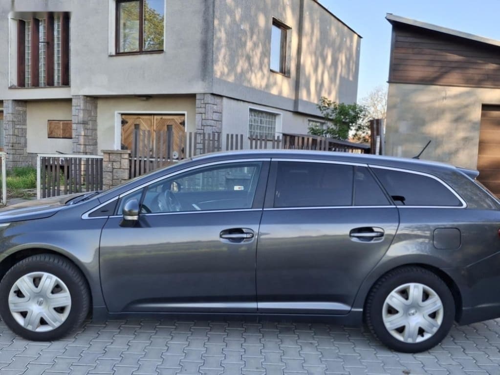 2013 Toyota AVENSIS - 8