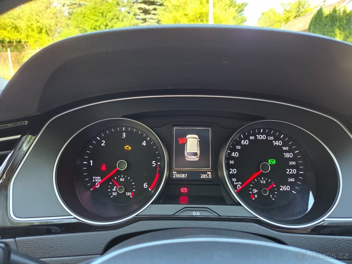 2016 Volkswagen PASSAT - 8