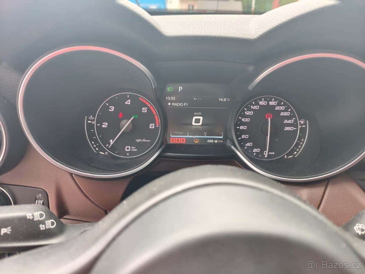 2018 Alfa Romeo STELVIO - 8