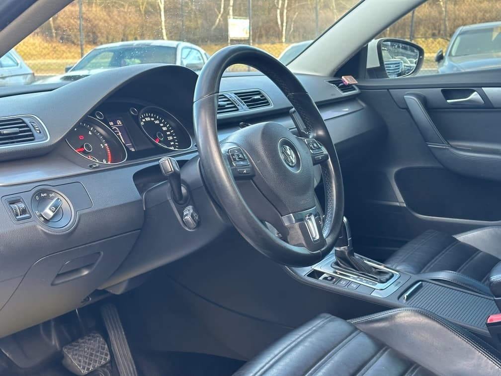 2012 Volkswagen PASSAT - 8