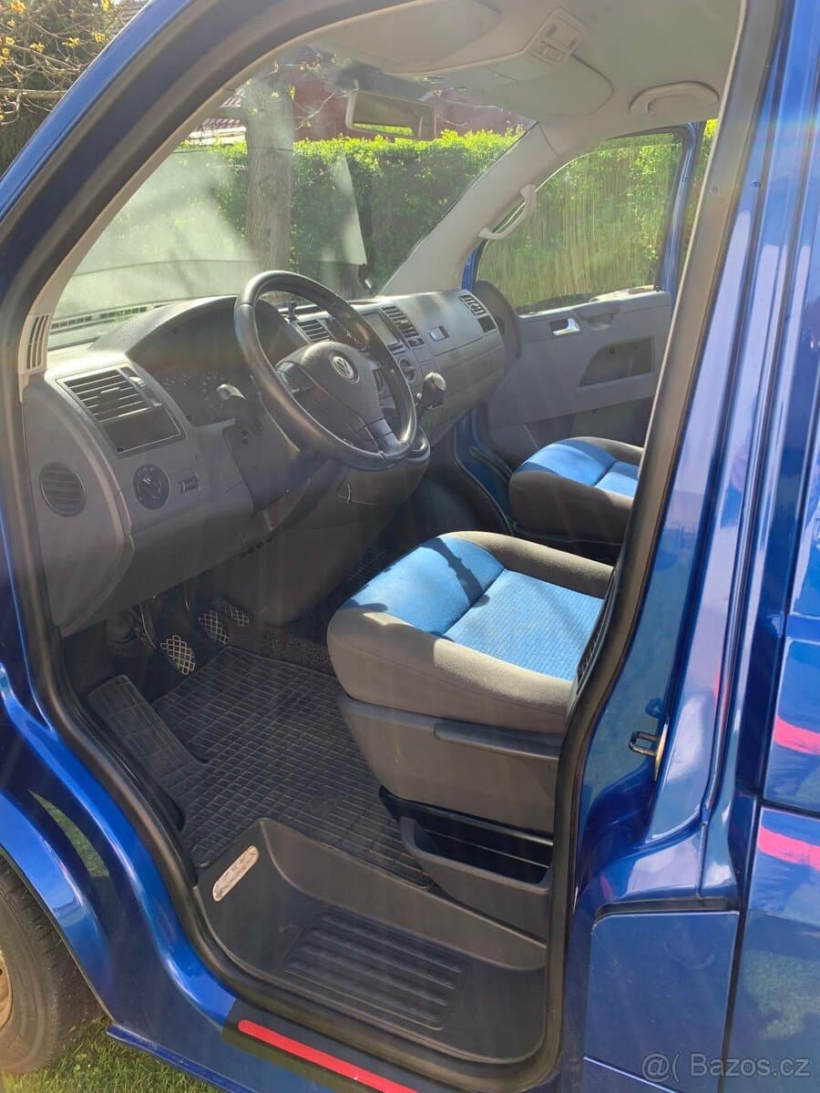 2005 Volkswagen CARAVELLE - 8