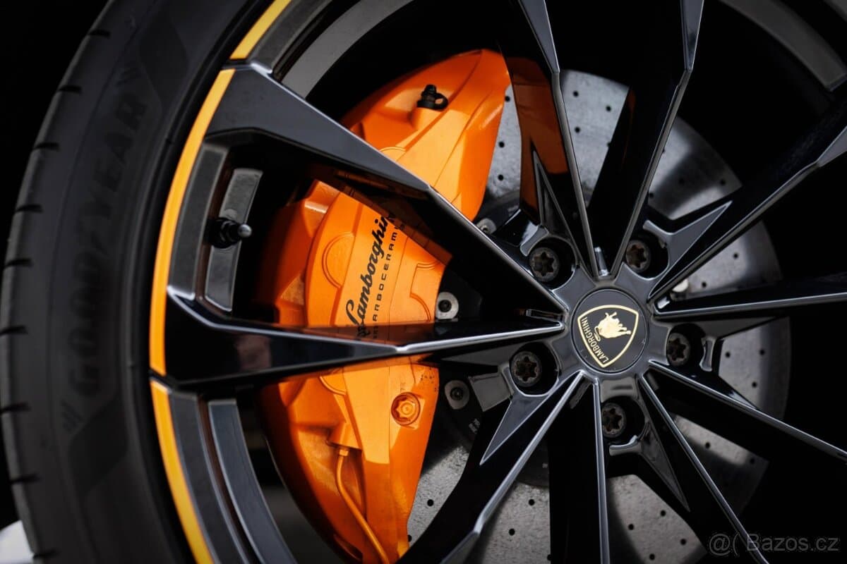 2020 Lamborghini URUS - 8