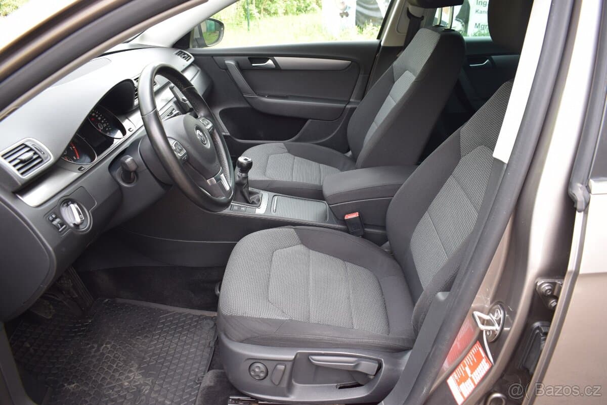2011 Volkswagen PASSAT - 8
