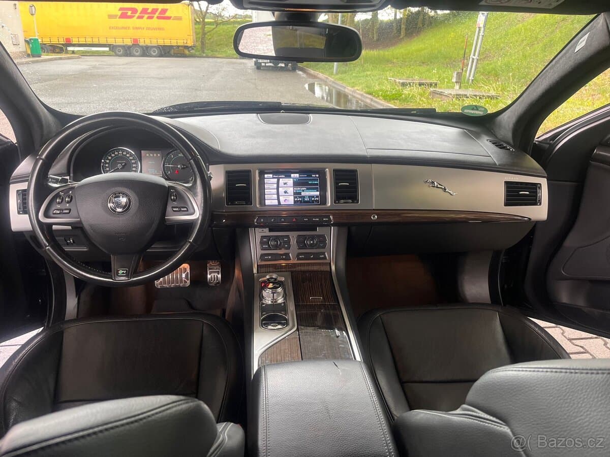 2015 Jaguar XF - 8