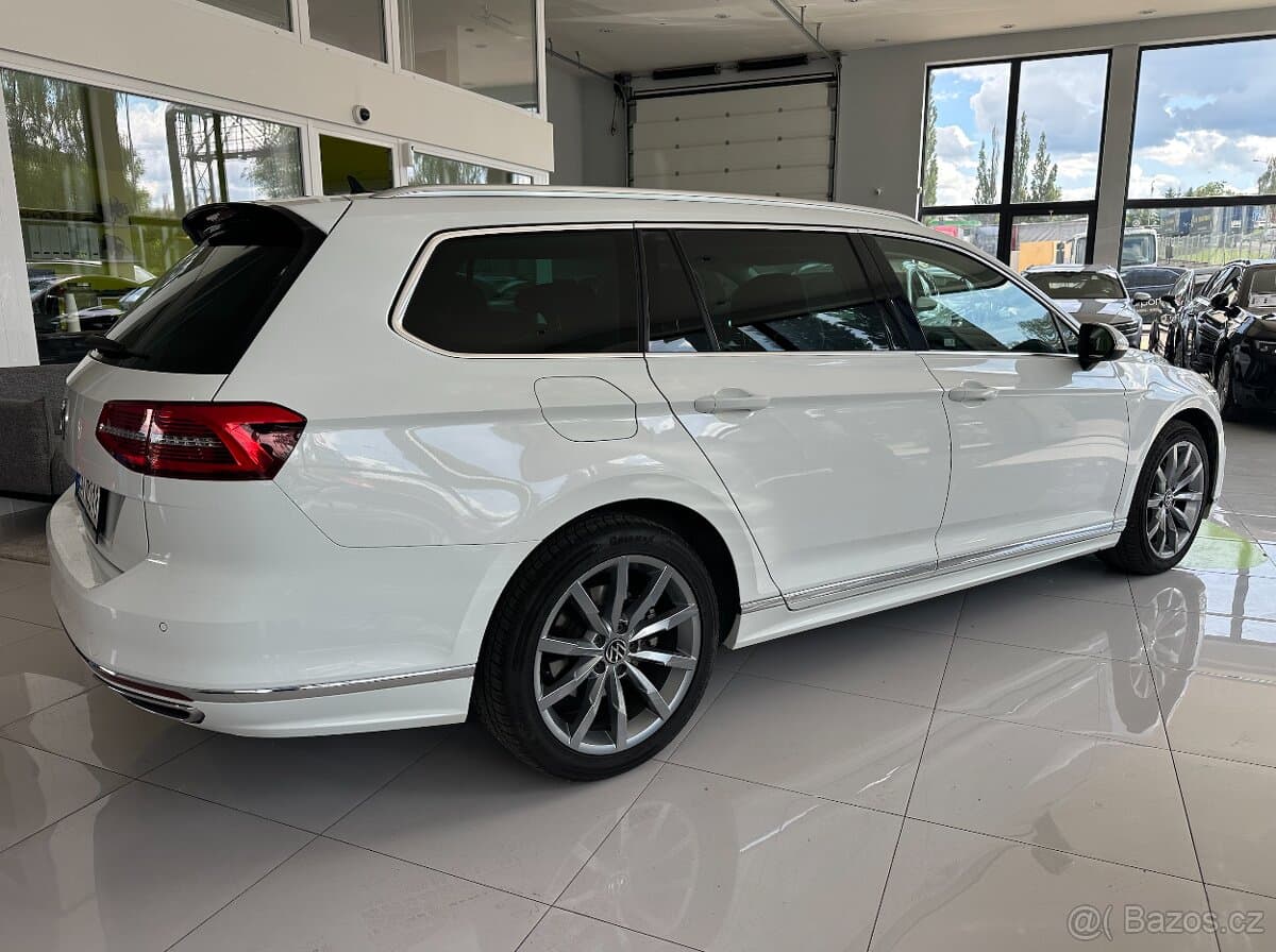 2018 Volkswagen PASSAT - 8