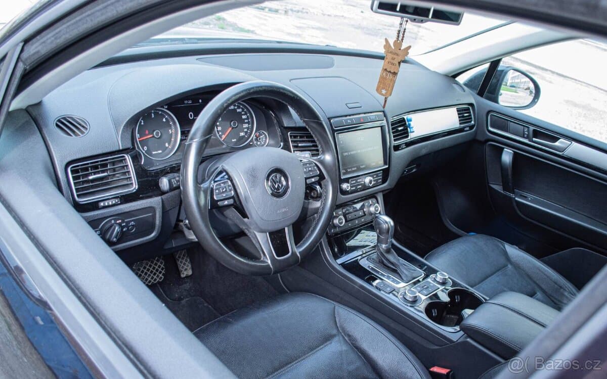 2016 Volkswagen TOUAREG - 8