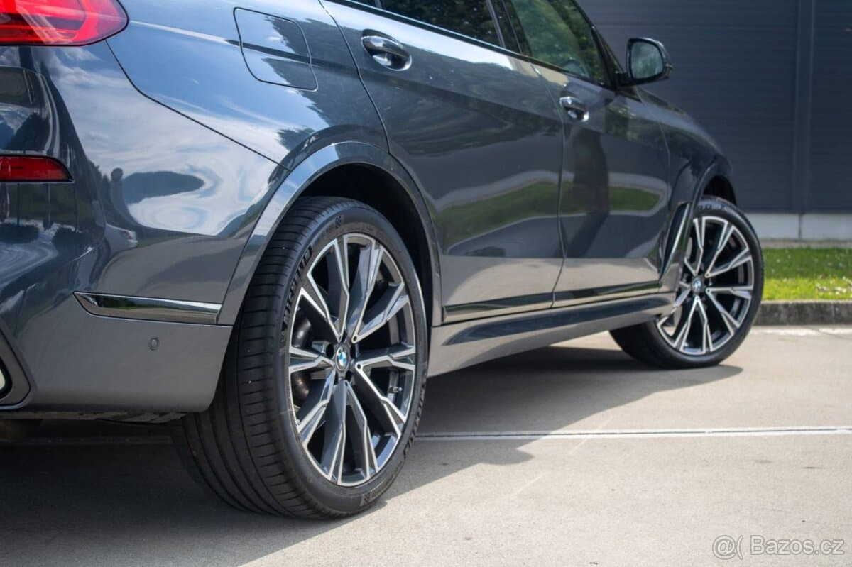 2020 BMW X7 - 8
