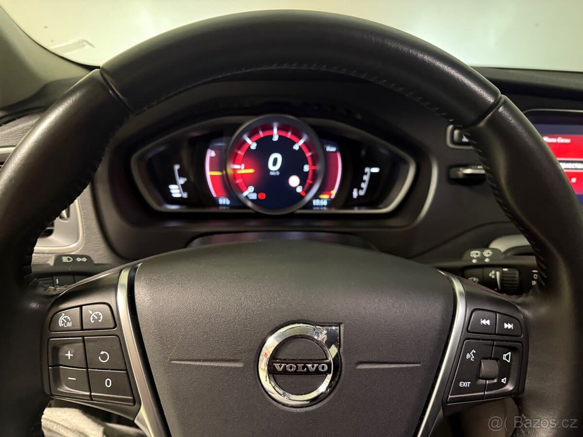 2019 Volvo V40 - 8