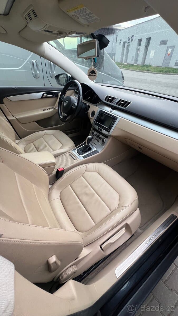 2012 Volkswagen PASSAT - 8