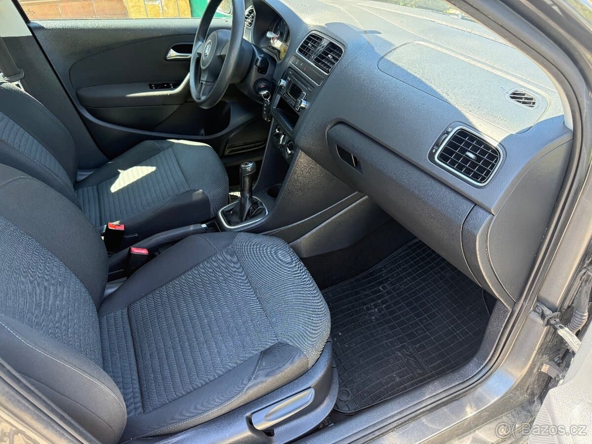 2013 Volkswagen POLO - 8