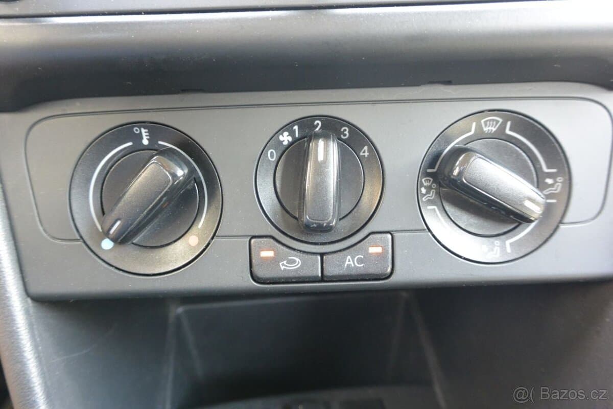 2013 Volkswagen POLO - 8