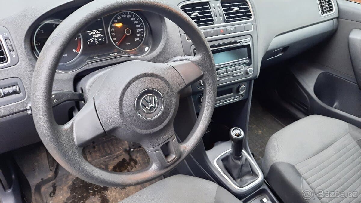 2011 Volkswagen POLO - 8