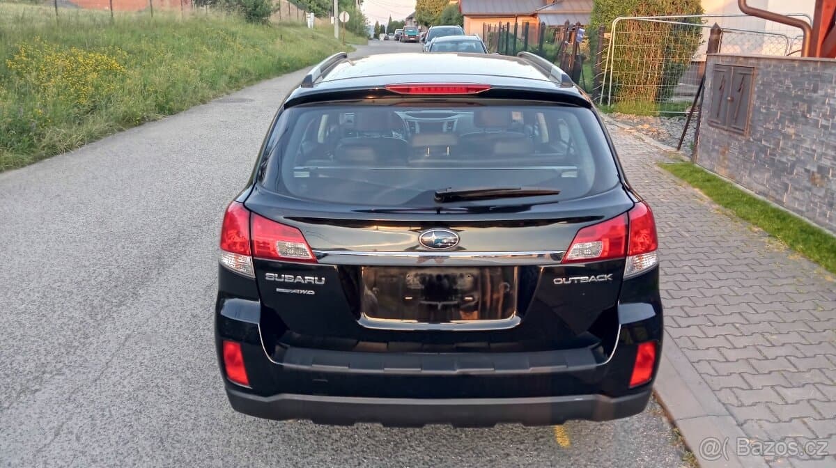 2010 Subaru OUTBACK - 8