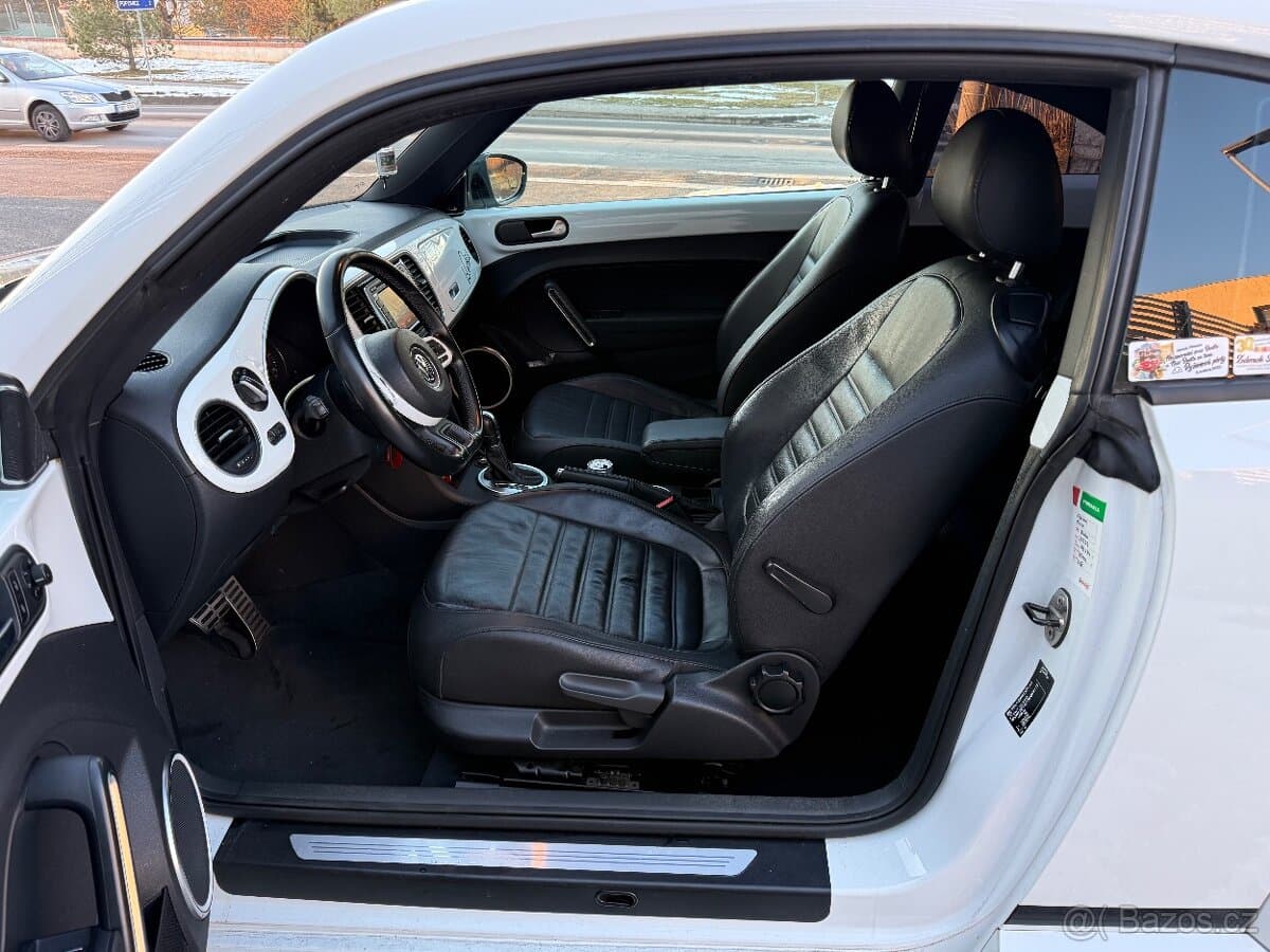 2012 Volkswagen BEETLE - 8