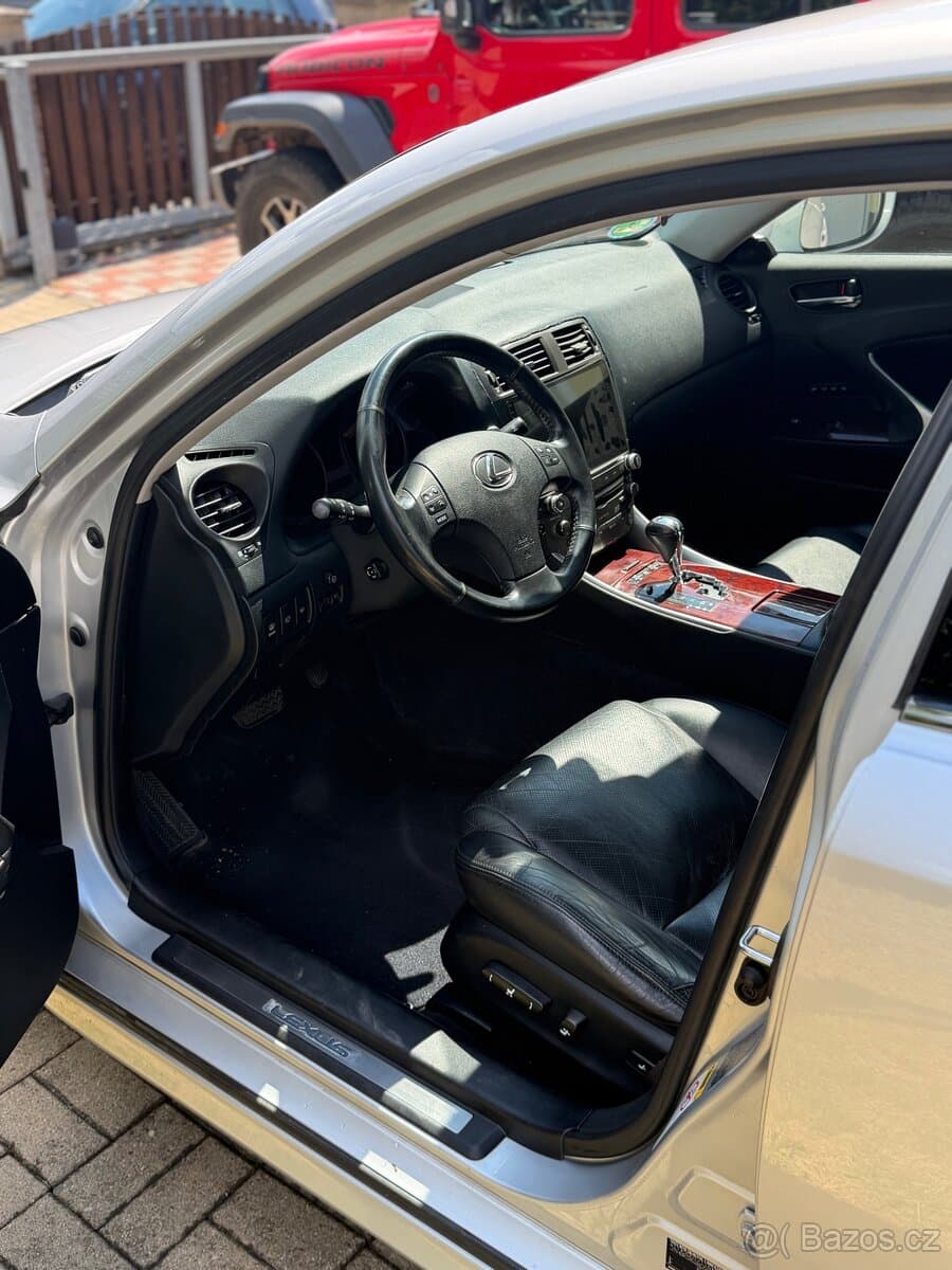 2005 Lexus IS - 8