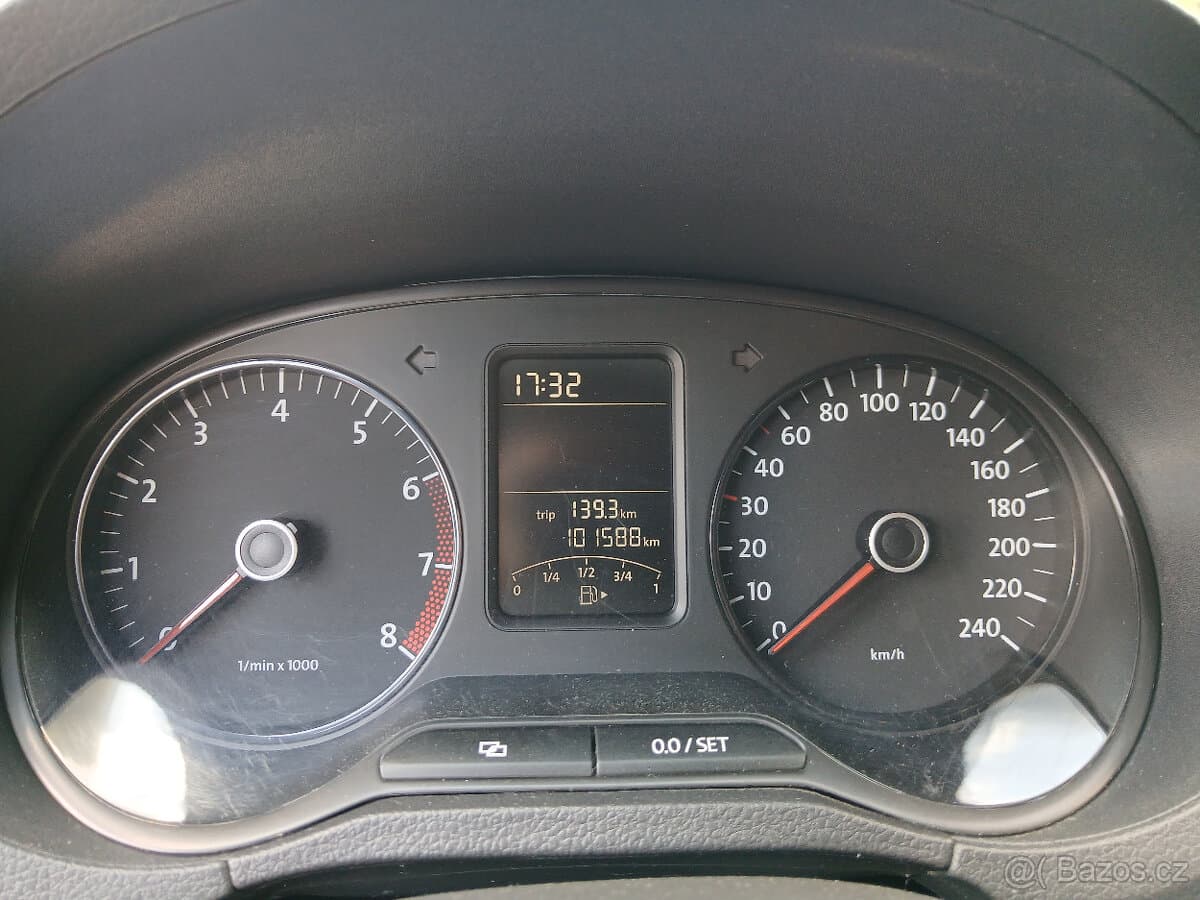 2012 Volkswagen POLO - 8