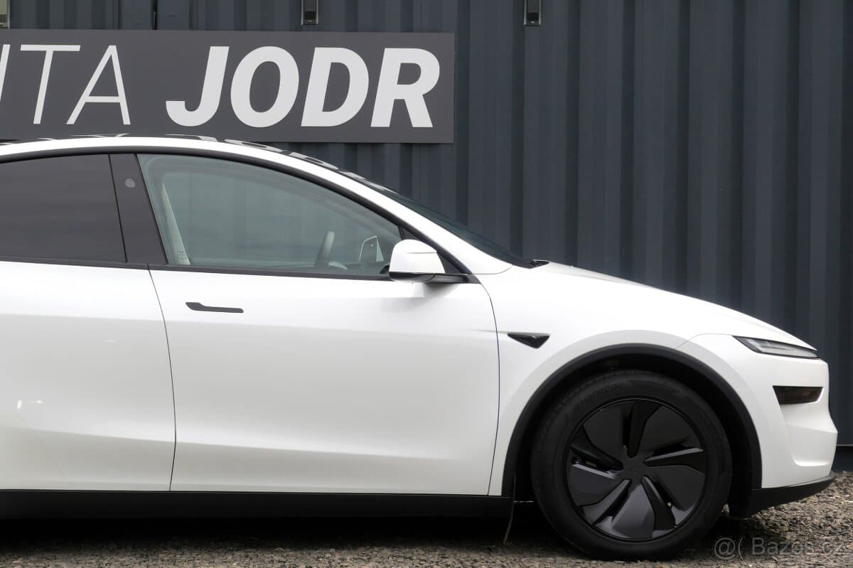 Tesla MODEL Y - 8