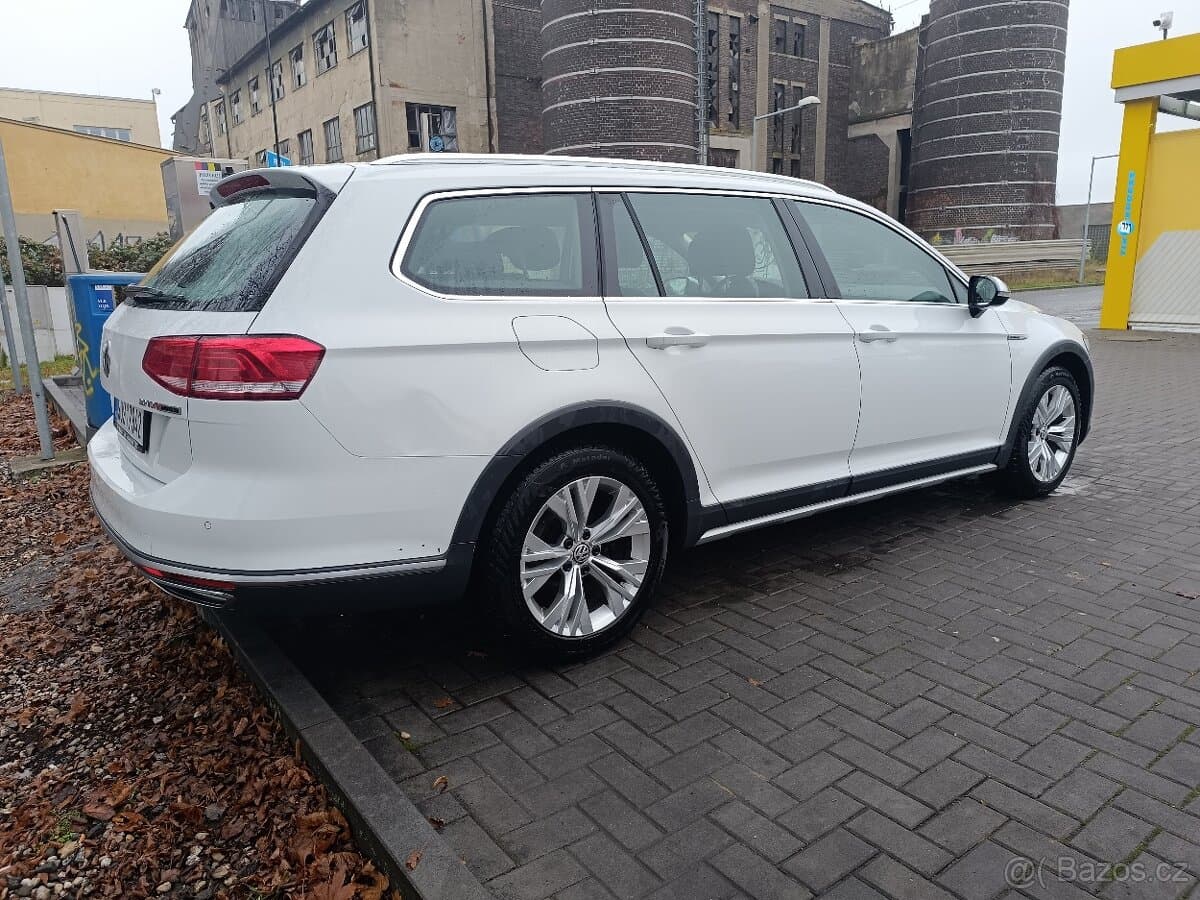 2017 Volkswagen PASSAT - 8