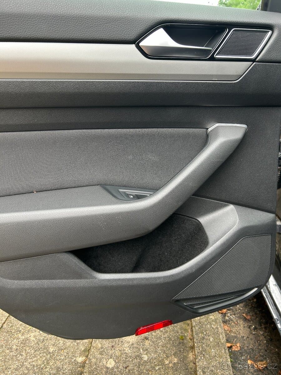 2015 Volkswagen PASSAT - 8