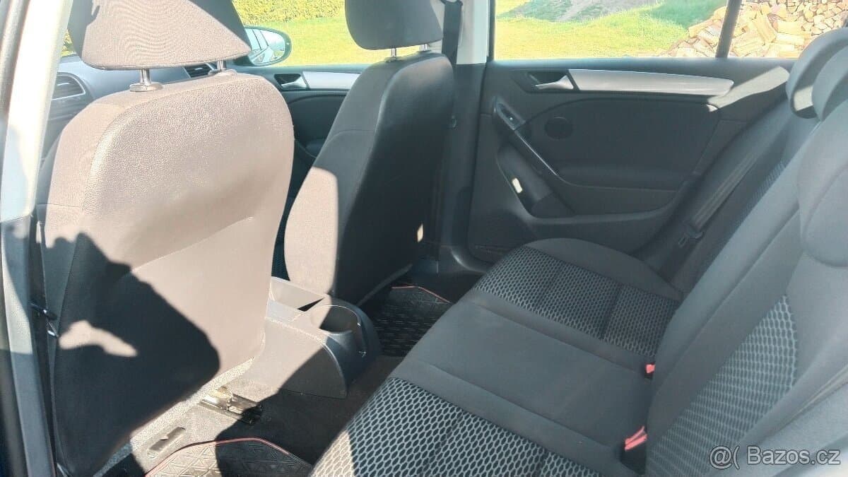 2010 Volkswagen GOLF - 8