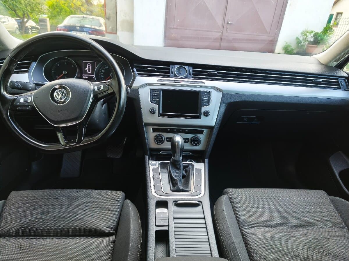 2016 Volkswagen PASSAT - 8