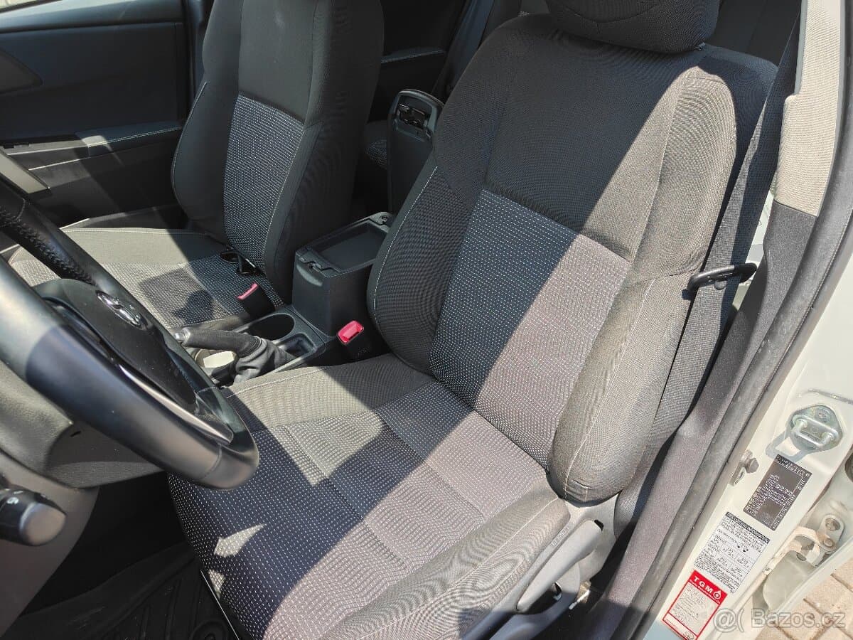 2013 Toyota AURIS - 8