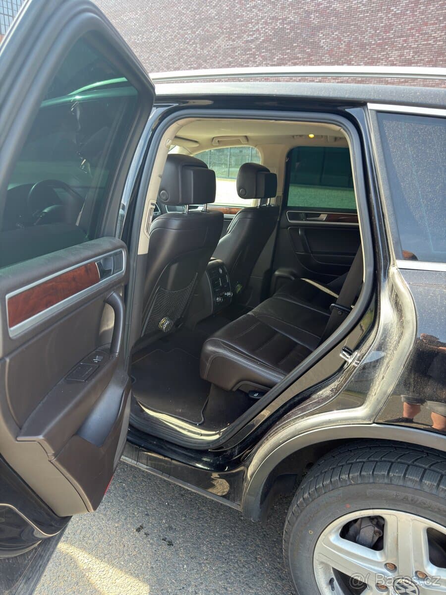2010 Volkswagen TOUAREG - 8