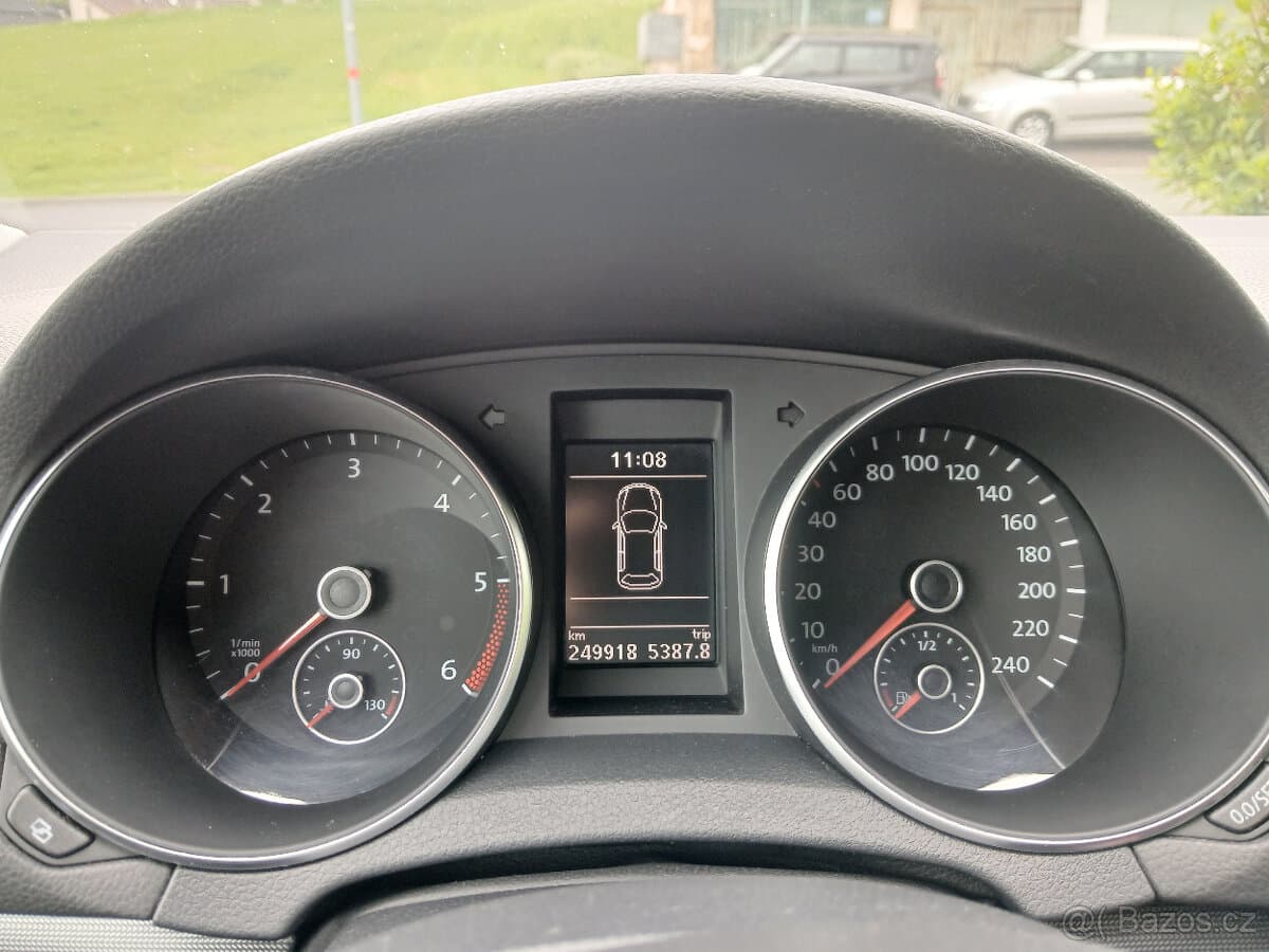 2011 Volkswagen GOLF - 8