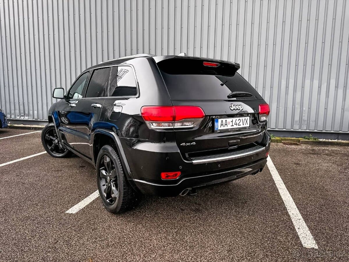 2020 Jeep CHEROKEE - 8