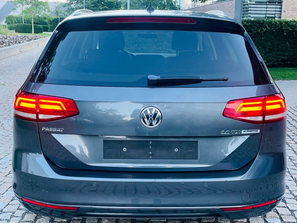 2016 Volkswagen PASSAT - 8