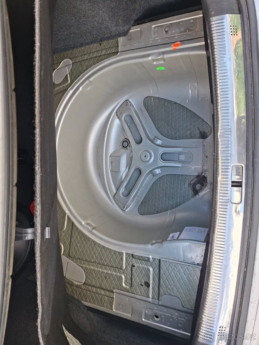 2005 Volkswagen PASSAT - 8