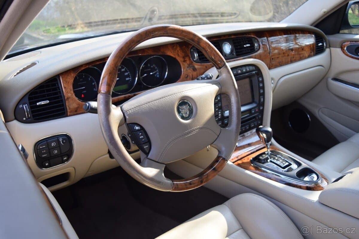 2004 Jaguar XJ - 8