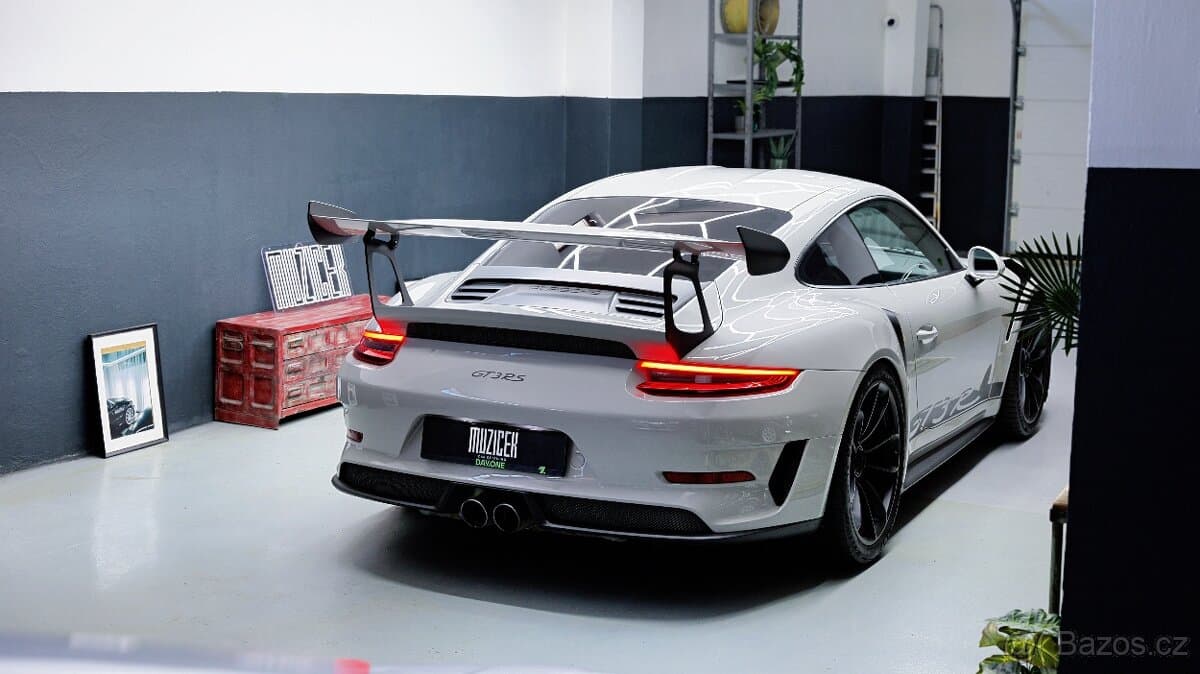 2018 Porsche 911 - 8