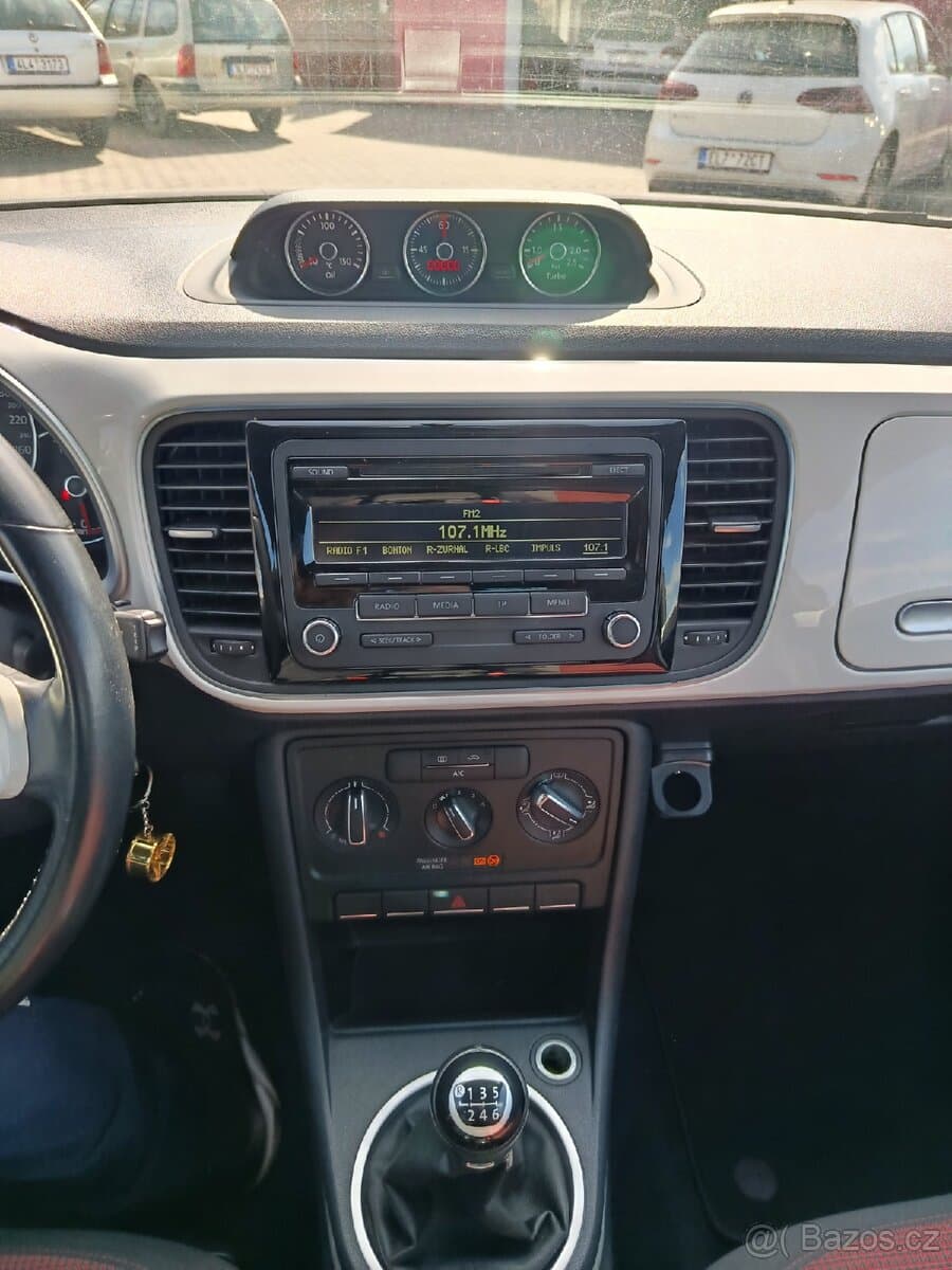 2013 Volkswagen BEETLE - 8