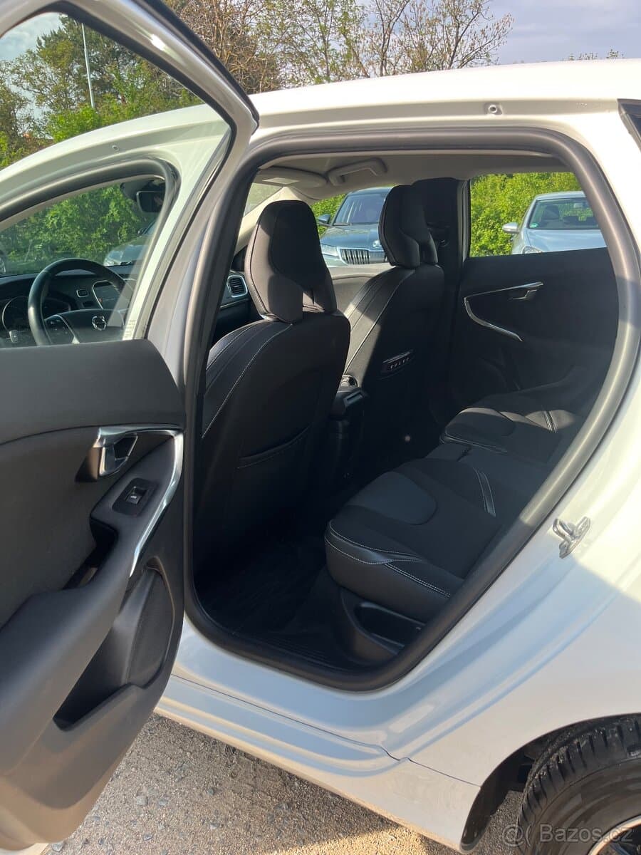 2017 Volvo V40 - 8