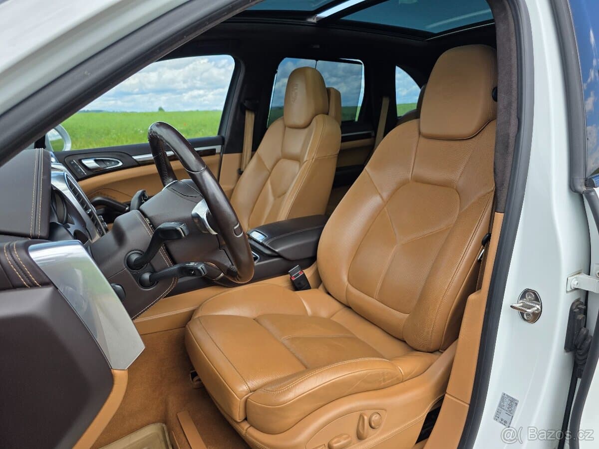 2013 Porsche CAYENNE - 8