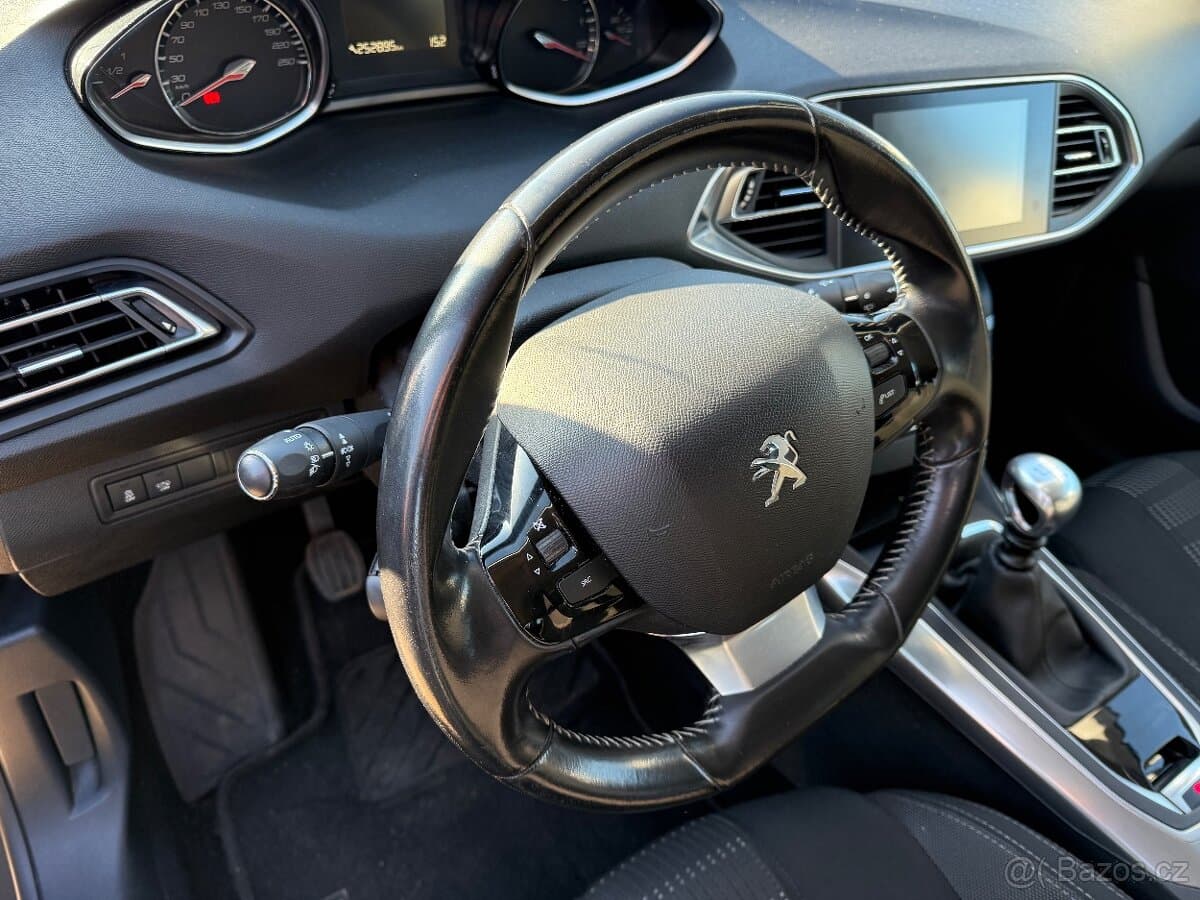 2015 Peugeot 308 - 8