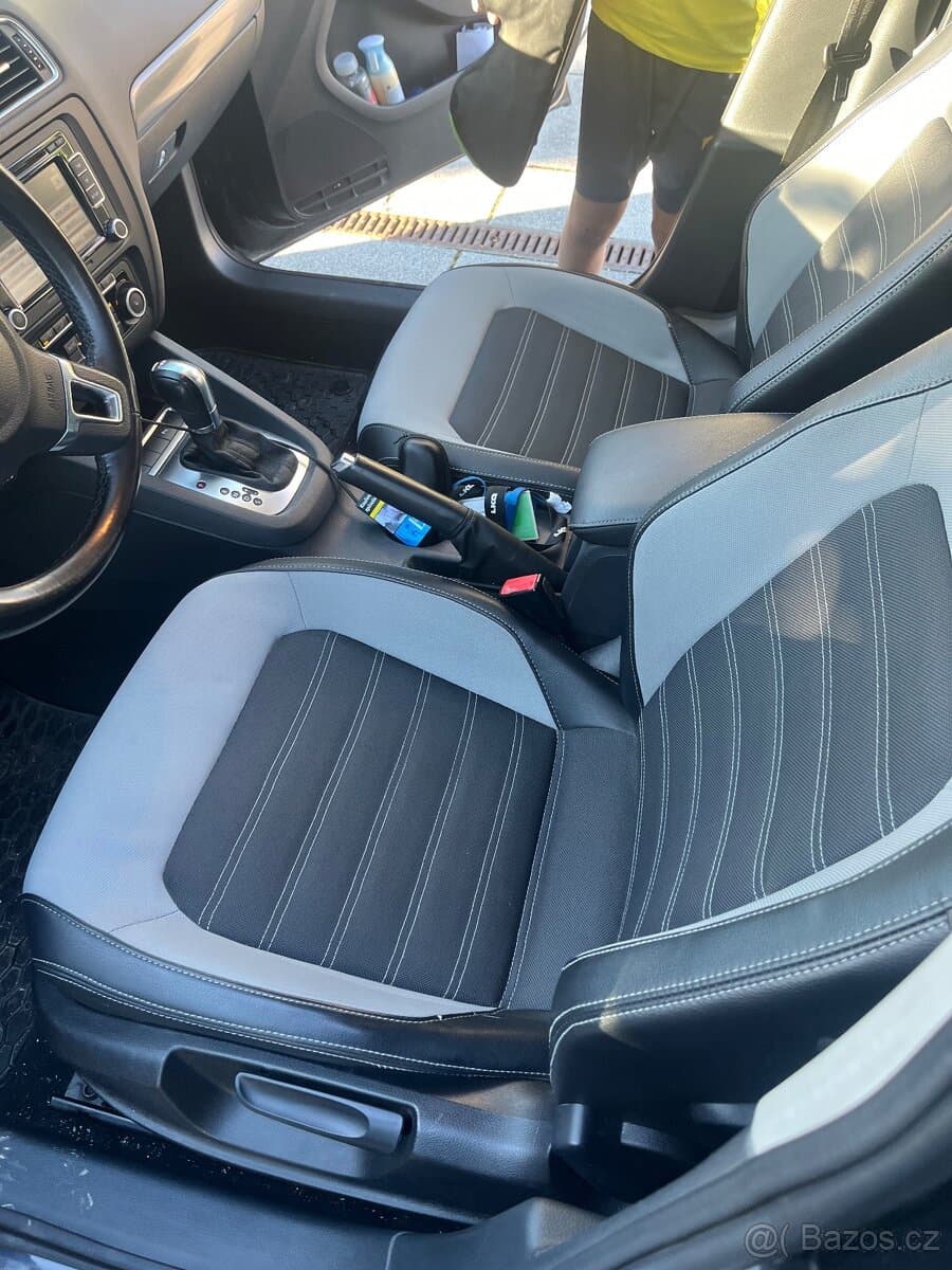 2011 Volkswagen JETTA - 8