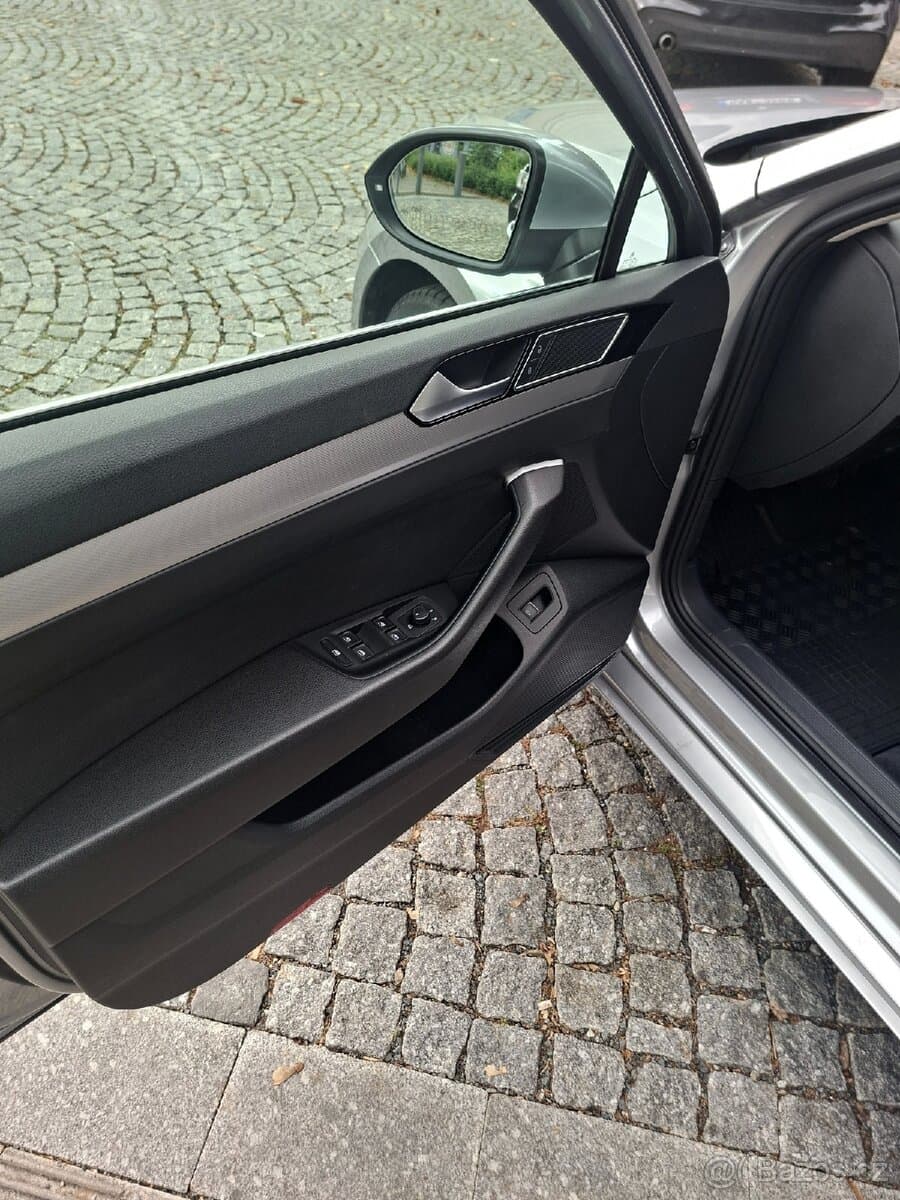 2018 Volkswagen PASSAT - 8