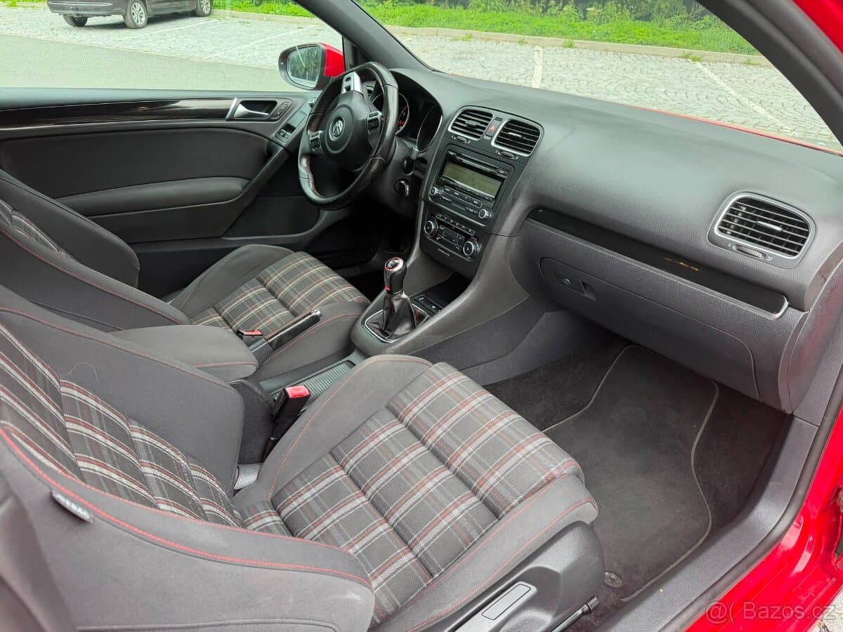 2010 Volkswagen GOLF - 8