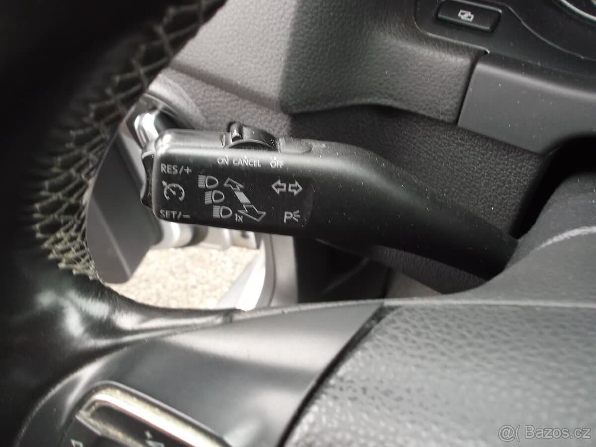 2011 Volkswagen GOLF - 8