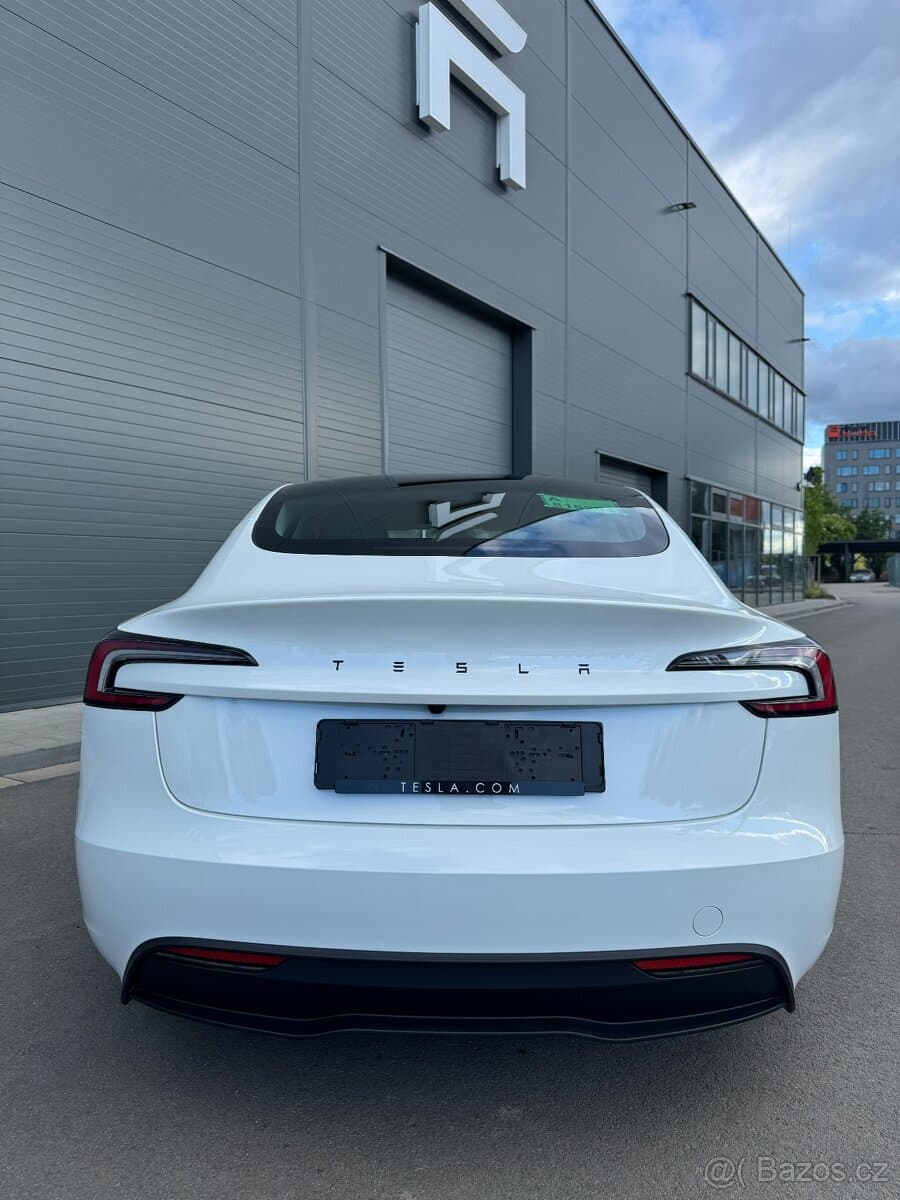 2026 Tesla MODEL 3 - 8