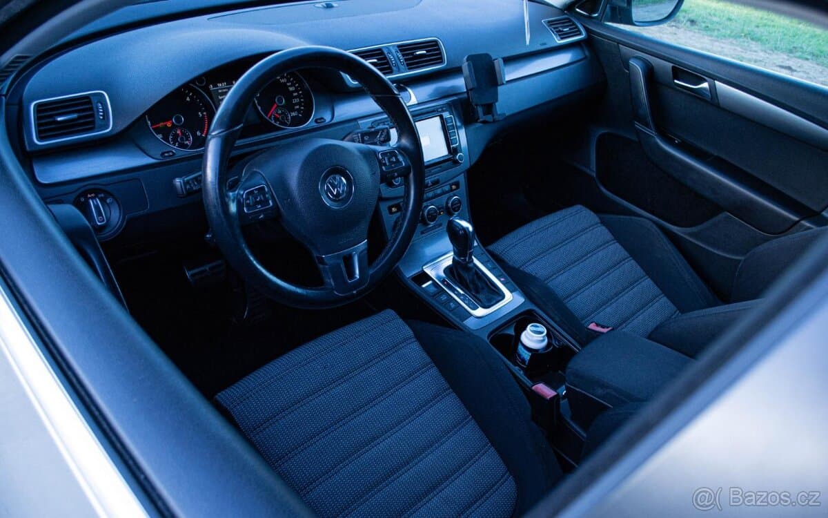 2012 Volkswagen PASSAT - 8
