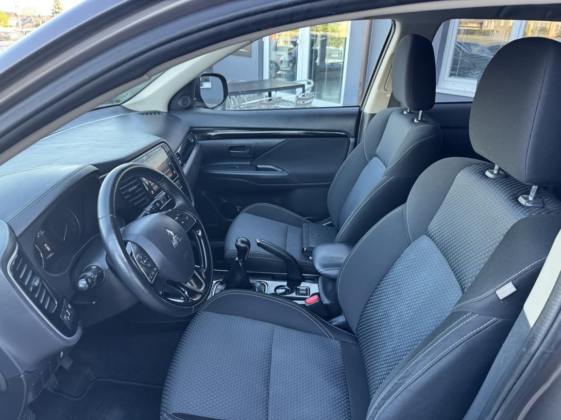 2019 Mitsubishi OUTLANDER - 8