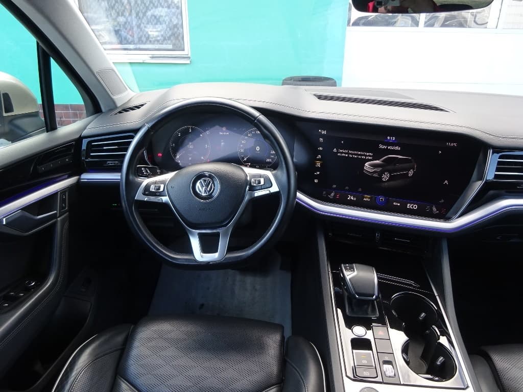 2019 Volkswagen TOUAREG - 8